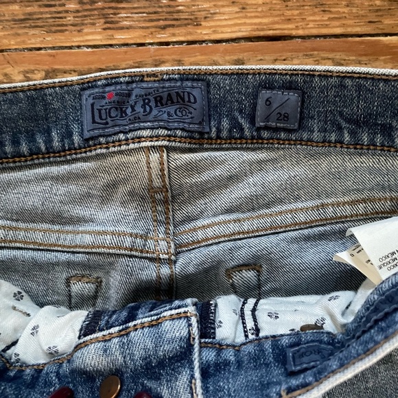 Lucky Straight Crop - Picture 3 of 3